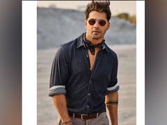 
      
      Varun Dhawan accuses this actor of copying colour of his outfit
      
      