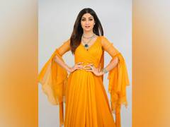 
      
      Shilpa Shetty adds a touch of 'bhangra' to her Monday workout...
      
      
