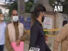
      
      Couple held for attempt to enter Rashtrapati Bhawan, sent to...
      
      