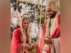 
      
      Vicky Kaushal, Katrina Kaif move into new home
      
      