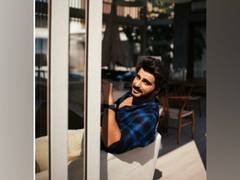 
      
      Arjun Kapoor posts monochromatic picture, teases Malaika Arora
      
      