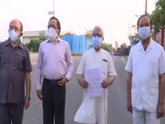
      
      J-K citizens meet LG Sinha, submit memorandum to President...
      
      