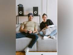 
    Those who game together, stay together: Study
    