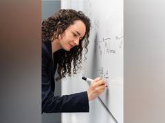 
    Research explores social perspective and mathematics
    