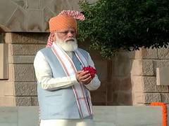 
    I-Day: PM Modi continues with flamboyant 'pagadi' tradition, sports Kolhapuri Pheta style safa with long trail
    
