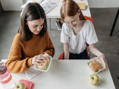 
    Study suggests schools should strive to improve students' food literacy
    