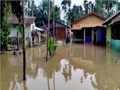 
      
      Gujarat: Indian Coast Guard rescues 2 women, 1 child trapped 
      
      