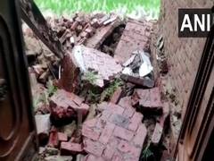 
      
      Punjab: 4 dead after roof collapses amid heavy rainfall
      
      