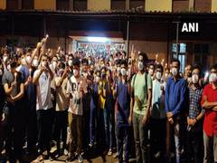 
      
      Maharashtra: Doctors of Mumbai hospital take out a candle...
      
      