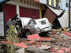 
      
       Indonesia: Death toll from earthquake rises to 35 
      
      