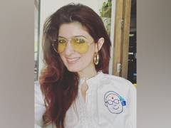 
      
      Twinkle Khanna 'obsessed' with Nitara's jigsaw puzzle
      
      