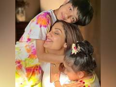 
      
      Shilpa Shetty celebrates 'Phoolo Wali Holi' with kids...
      
      