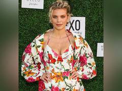 
      
      AnnaLynne McCord slammed over poem addressed to Vladimir...
      
      