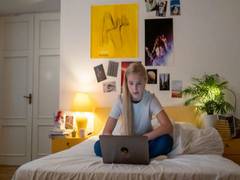 
    Stressed teens benefit from spending time online in moderation
    
