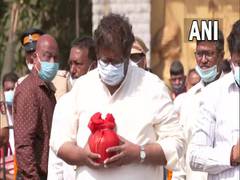 
      
      Lata Mangeshkar's ashes collected by her nephew Adinath from...
      
      