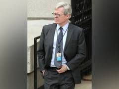 
      
      Emmet Flood, Trump's lawyer in Russian probe to leave post
      
      