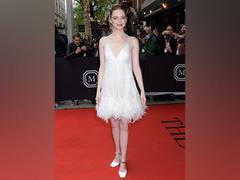 
    Emma Stone unleashes 1920s Flapper girl avatar at Met Gala 2022 
    
