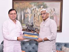 
      
      Uttarakhand CM meets Jal Shakti Minister in Delhi 
      
      