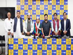 
      
      Delhi: BJP's Priya Chaudhary, Cong's Pawan Sharma join AAP
      
      