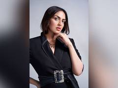 
      
      Esha Deol joins Suniel Shetty in web series 'Invisible Woman' 
      
      