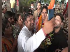 
      
      Judoka Tulika Mann receives grand welcome at home after CWG 2022
      
      