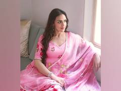 
      
      Esha Deol clocks 20 years in film industry
      
      