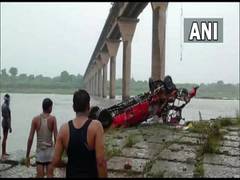 
      
      MSRTC bus falls into MP river; 13 dead, search on for missing
      
      
