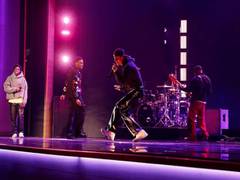 
      
      Justin Bieber performs 'Peaches' at 2022 Grammys
      
      
