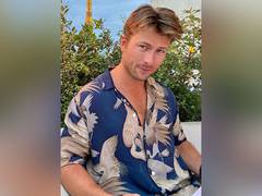 
      
      Glen Powell teams up with Chris Morgan for sci-fi...
      
      