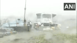 
      
      Heavy rainfall in Bhopal, IMD issues 'red alert'
      
      