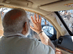 
      
      PM Modi's impromptu roadshow in Mangaluru draws huge crowd
      
      