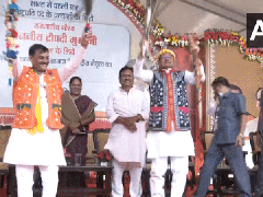 
      
      Shivraj Chouhan dances to express elation
      
      