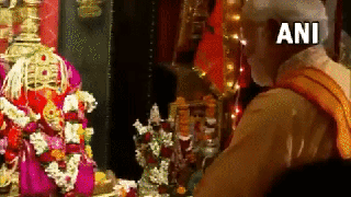 
      
      Ganesh Chaturthi: PM performs 'aarti' at Piyush Goyal's residence
      
      