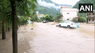 
      
      U'khand cloudburst aftermath: Heavy water flow damages roads
      
      