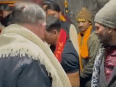 
      
      Akshay Kumar visits Kedarnath Temple
      
      