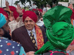 
      
      Dharmendra adds 'chaar chaand' to grandson Karan's wedding
      
      