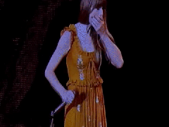 
      
      Taylor Swift accidentally swallows a bug during Chicago show
      
      