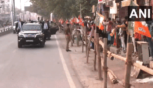 
      
      PM Modi stops convoy, gives way to Ambulance in Varanasi
      
      