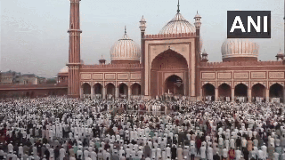 
      
      Delhi: Devotees gather at Jama Masjid to offer namaz on Eid
      
      