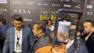 
      
      IIFA 2023: Salman Khan, Vicky Kaushal share a warm hug, see video
      
      