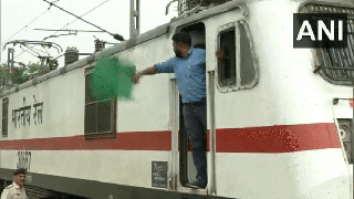 
      
      Coromandel Express leaves for Chennai, first time after accident
      
      