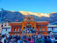 
      
      U'khand: Badrinath shrine to be closed for winter today 
      
      