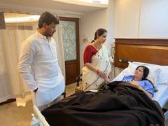 
      
      BJP leader Chitra Wagh meets Navneet Rana in hospital
      
      