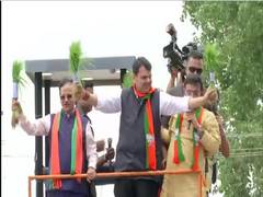 
      
      Fadnavis holds roadshow in Gondia as part of 'Maha Janadesh Yatra'
      
      