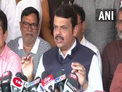 
      
      Devendra Fadnavis charges Sharad Pawar of raising communal issues
      
      