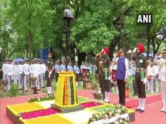 
      
      CM Fadnavis pays tribute to Kargil war heroes in Colaba
      
      