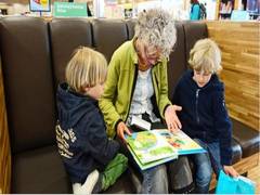 
    Reading out to your child beneficial in multiple ways 
    