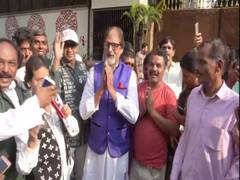 
      
      Here's how frenzied fans queued outside Amitabh Bachchan's...
      
      