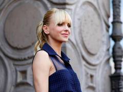 
      
      Anna Faris reveals she secretly married Michael Barrett at...
      
      