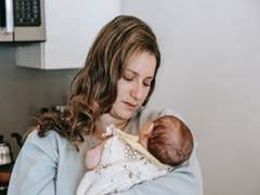 
      
      Study explores  effect of breastfeeding on mothers' mental health
      
      